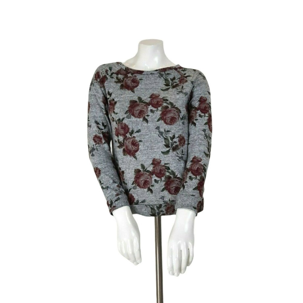Skonhet Gray w/ Red Roses Long Sleeve Casual Top